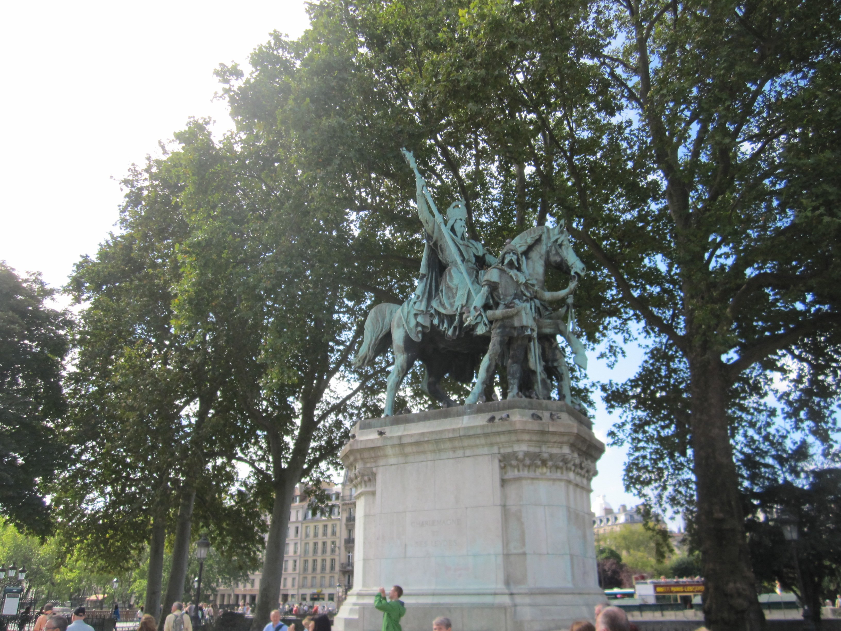 statueofcharlamagneatnotredame.jpg