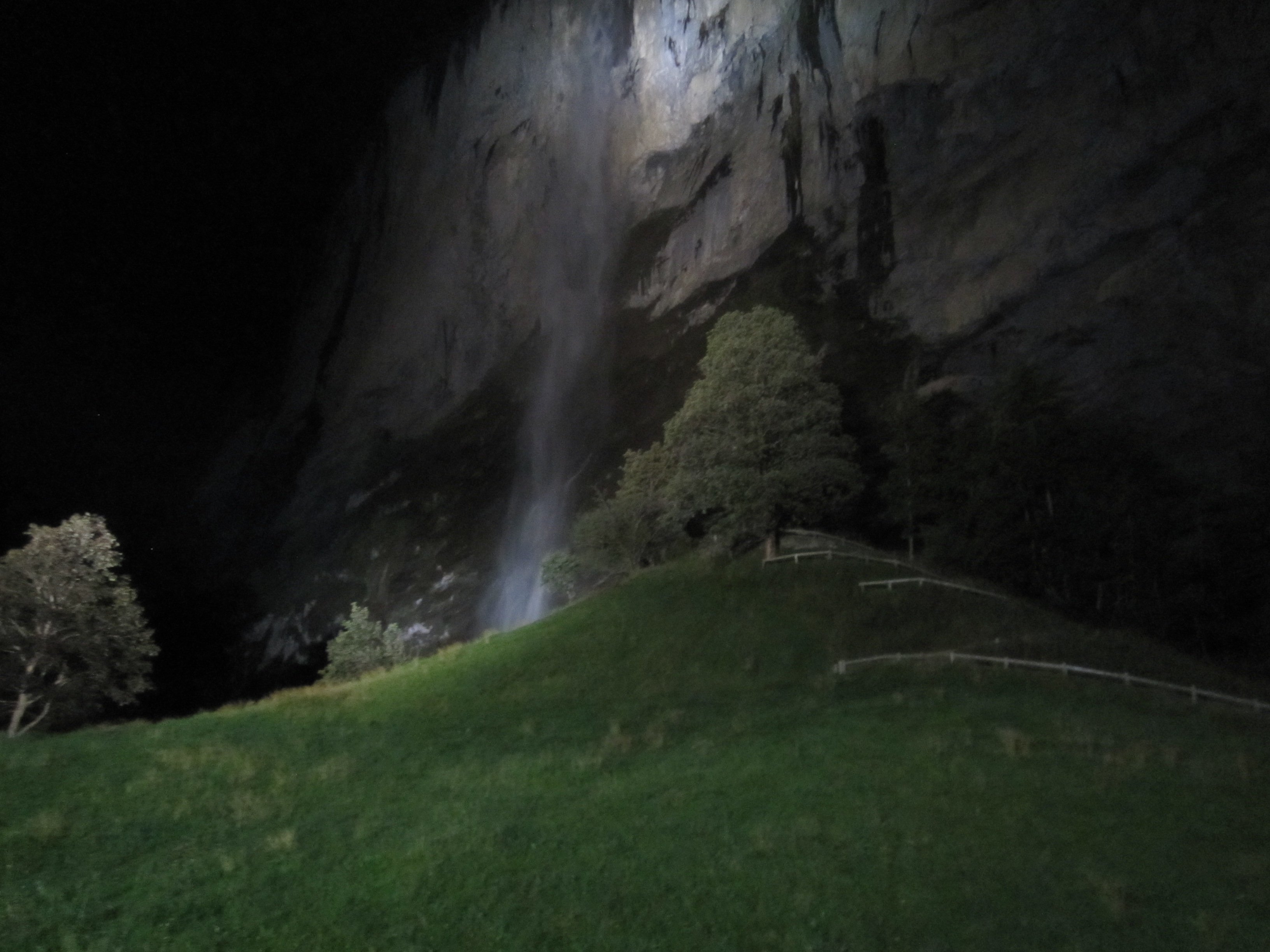 staubbachfallsatnight2.jpg